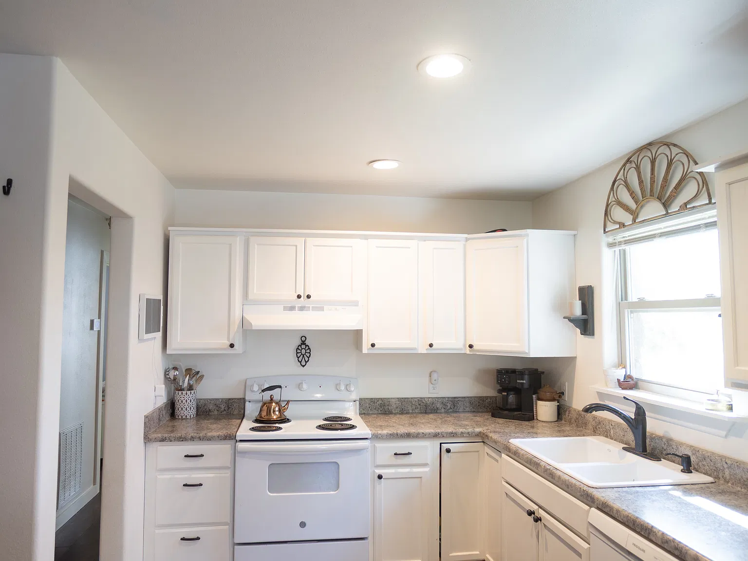 3 bed, 1160 sqft, $1,595 — Photo 3