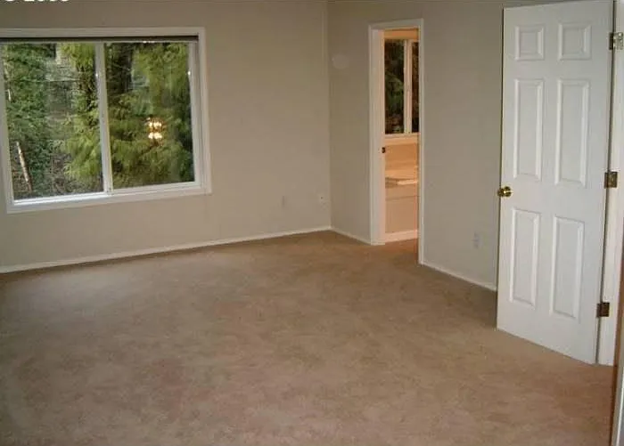 4 bed, 2.5 bath, 2347 sqft, $4,380 — Photo 3