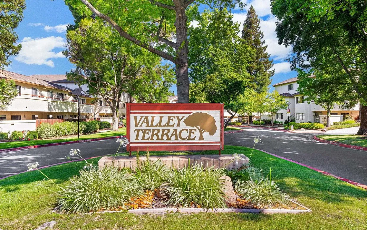 5070 Valley Crest Dr — Photo 2
