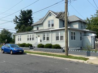 1031 Market St #B, Gloucester City, NJ 08030