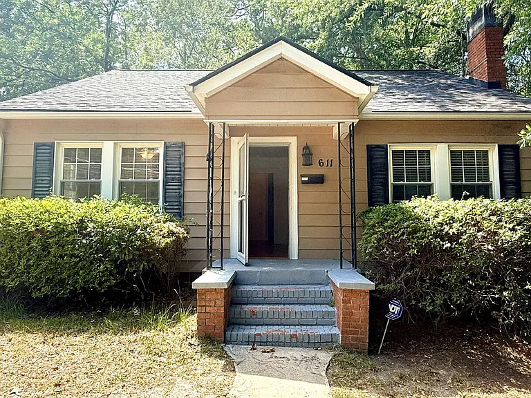 611 Greenland Dr — Photo 2