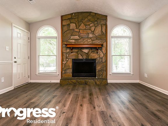 3rd image of 405 Rosehill Dr