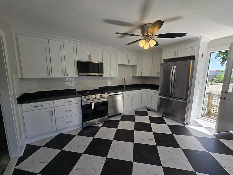 35 Brook St — Photo 3