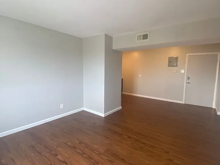 1 Bed/1 Bath Apartment off Hampton Ave! — Photo 26