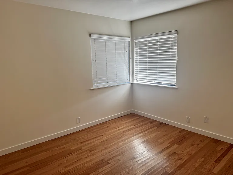 368 Redwood Ave #368 — Photo 5