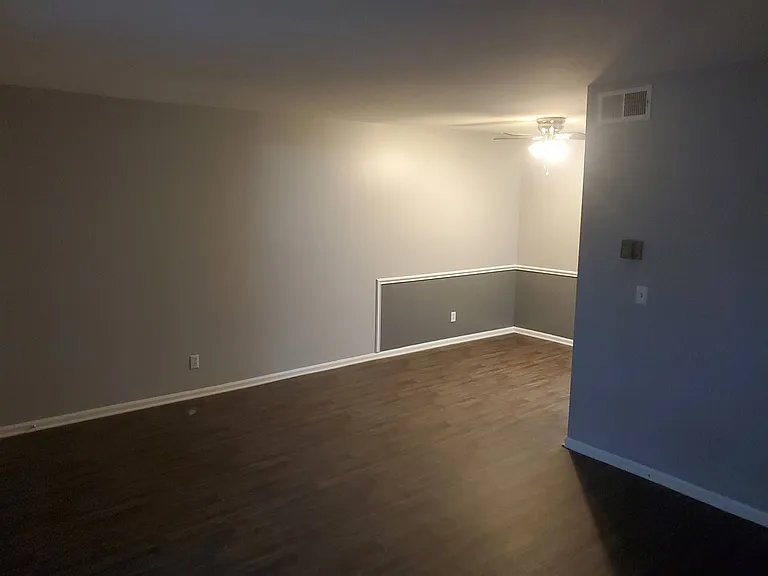 Stratford East Apartments — Photo 40