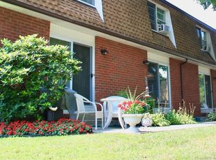 35 Russell St APT 25, Griswold, CT 06351