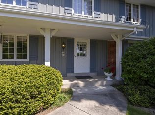 524 Park Crest Dr, Thiensville, WI 53092