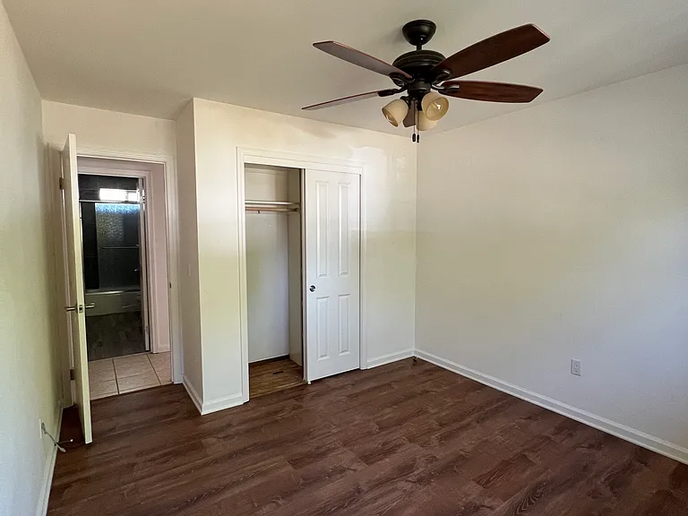 1827 Holiday St — Photo 12