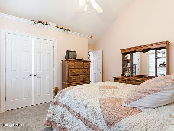 5th image of 7005 Ridge Farm Ct