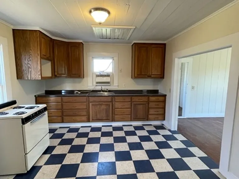 1107 S Old Temple Rd — Photo 4