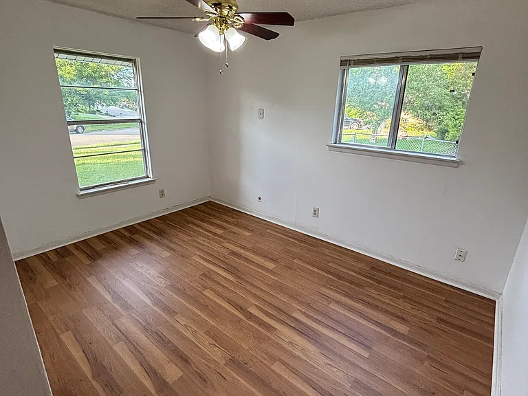 1802 Muir Dr — Photo 8