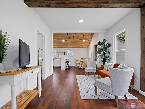 4th image of 26502 Ridge Avenue