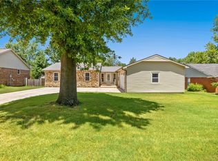 2196 E Jonquil Rd, Fayetteville, AR 72703