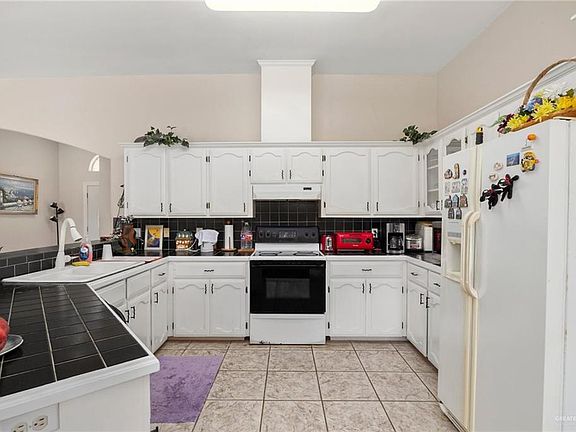 5th image of 813 Cimarron Dr