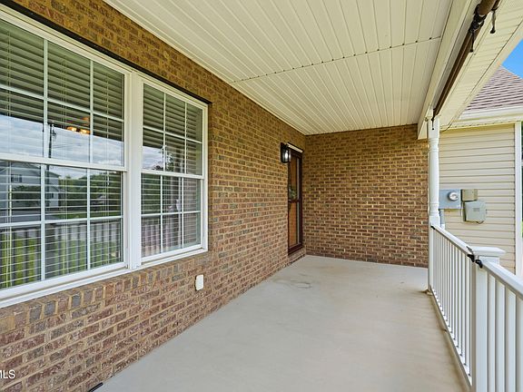 5th image of 2204 Valley Dr