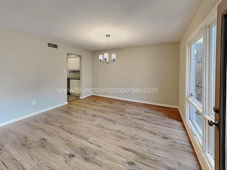 2414 S Graham Dr — Photo 3