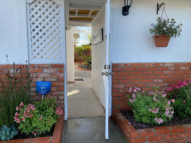 Private entrance to the apartment