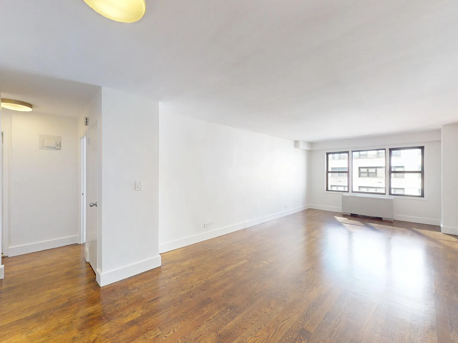 220 E 63rd St — Photo 4