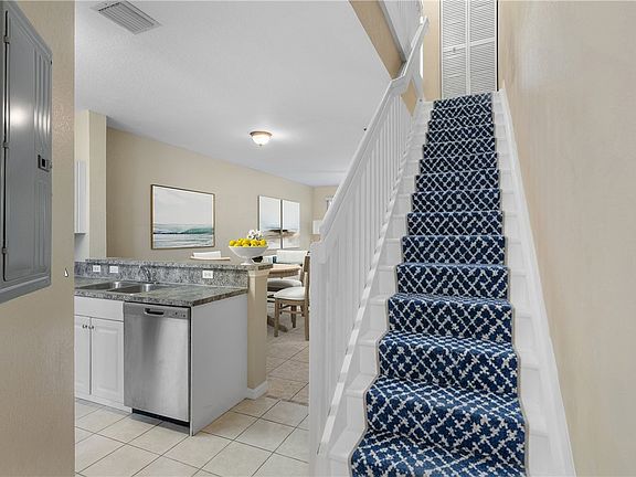 2nd image of 1992 Alamanda Way