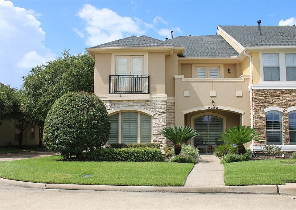 1st image of 2030 Palm Forest Ln