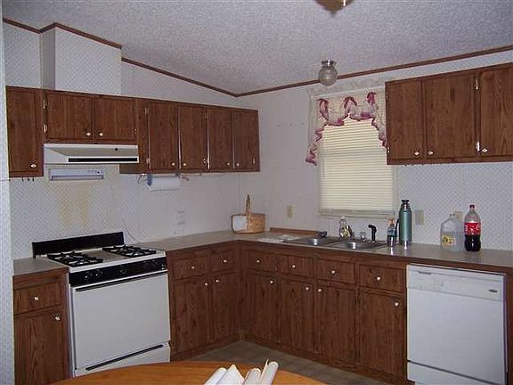 5th image of 26836 Everett Dr