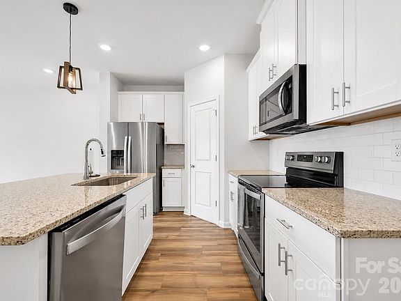 4th image of 1021 Plumcrest Dr