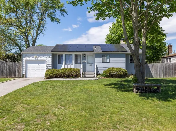 2916 Rhode Island Avenue, Medford, NY 11763