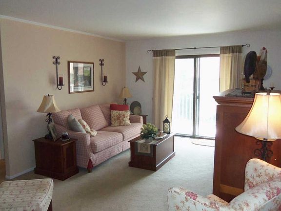 3rd image of 400 Campbell Cir #G-7
