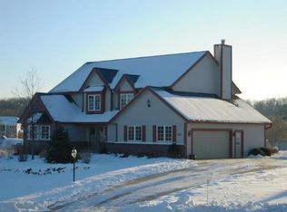 882 River Reserve Dr, Hartland, WI 53029