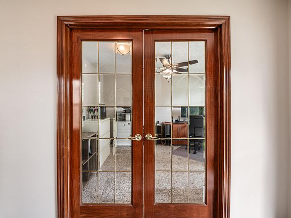 5th image of 736 Sanville Dr