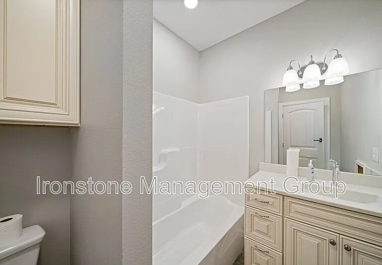 212 W Jackson Ave — Photo 9