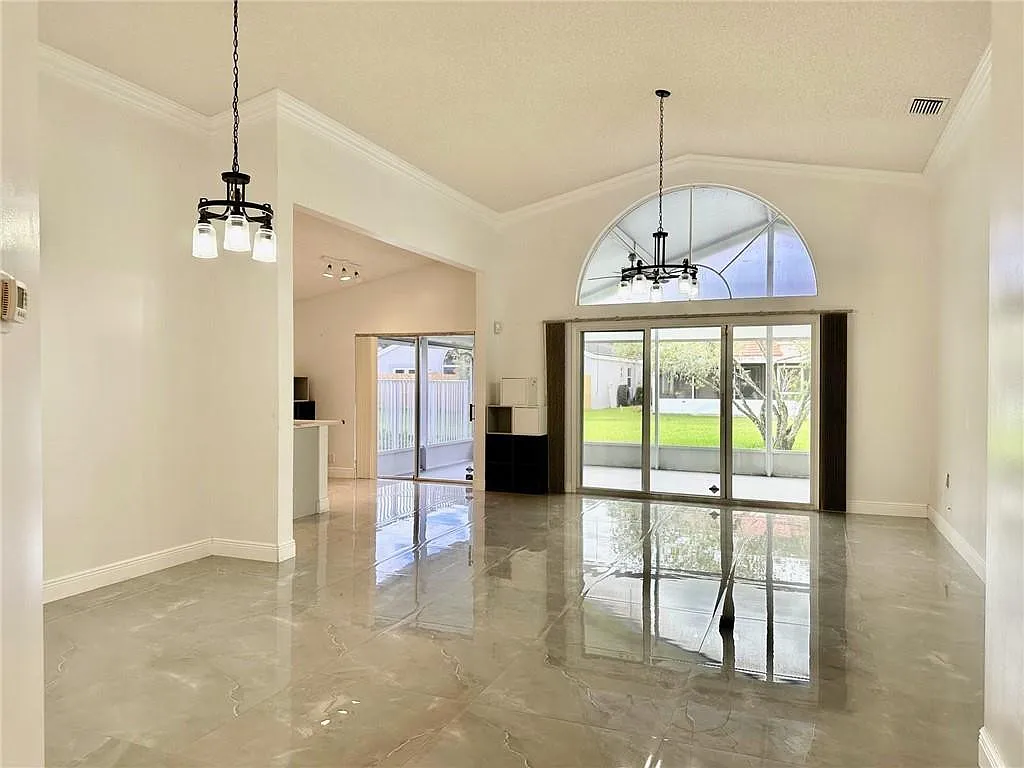 3 bed, 2.0 bath, 1432 sqft, $4,300 — Photo 3