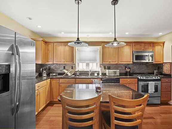 2nd image of 289 Whitwell St