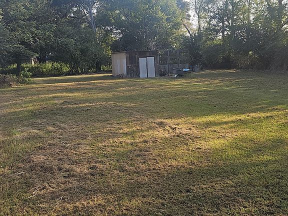 5th image of 3263 Chataignier Rd