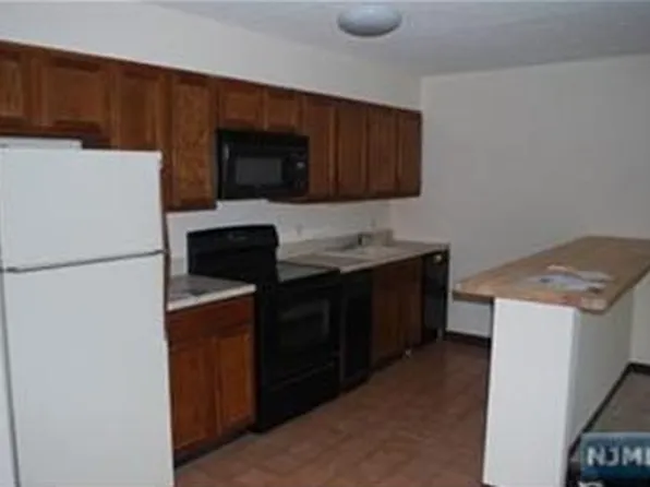 281 Park St APT 3I, Hackensack, NJ 07601
