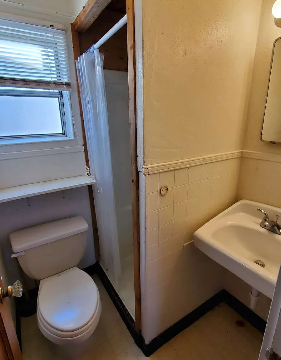 Studio, 1.0 bath, 350 sqft, $825 — Photo 4