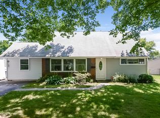 30 Quincy Dr, Levittown, PA 19057