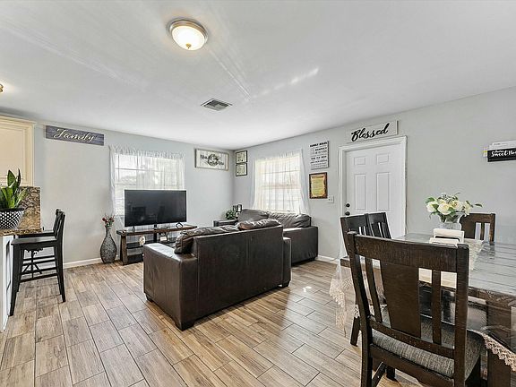 4th image of 3561 Oberon Avenue