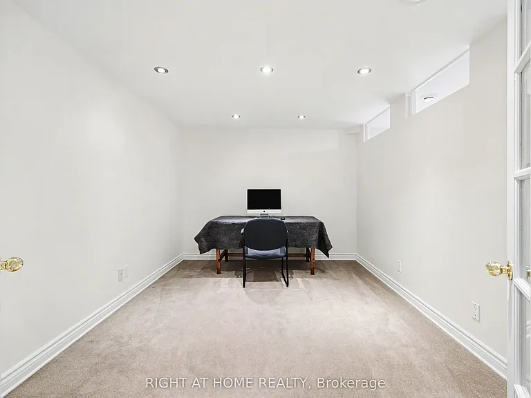 54 Fieldcrest Ave — Photo 28
