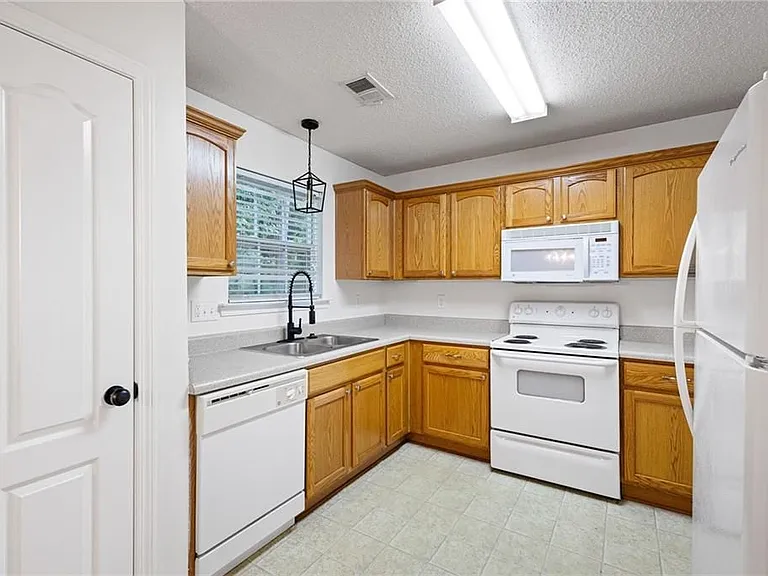 176 Darbys Crossing Ct — Photo 8