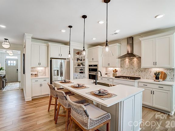 4th image of 109 Summerhill Dr