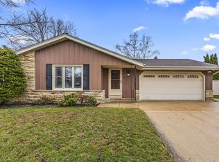 1111 Wisteria Ln, Waukesha, WI 53189