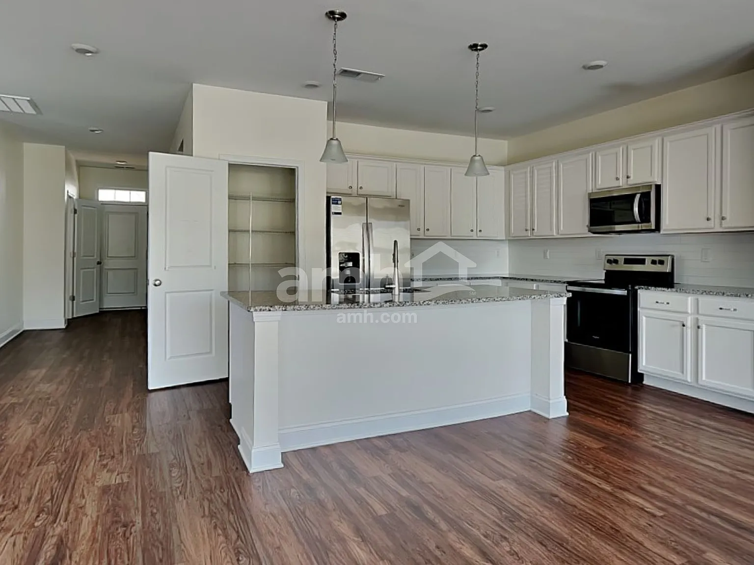 4 bed, 2.5 bath, 2269 sqft, $2,645 — Photo 3