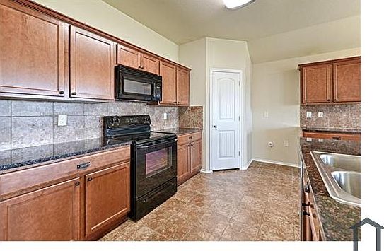 5th image of 1222 River Oak Ln