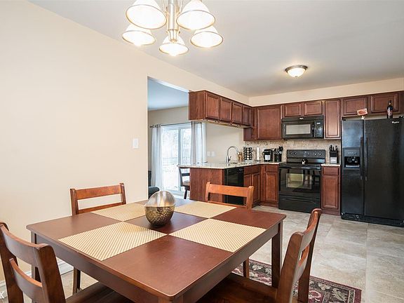 4th image of 32351 Norwood Dr