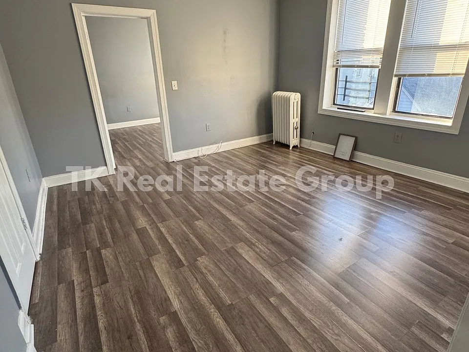 42 W 29th St #4B