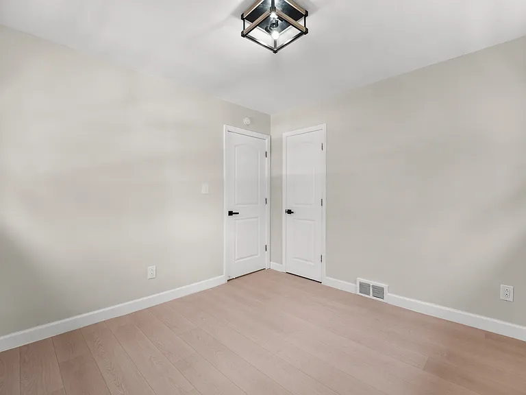 24411 Princeton St — Photo 11
