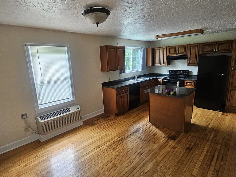 308 Barnes Mill Rd #B — Photo 8