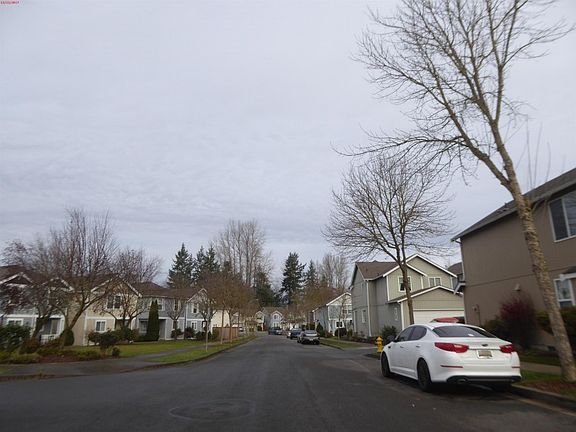 4th image of 2711 9th St SE